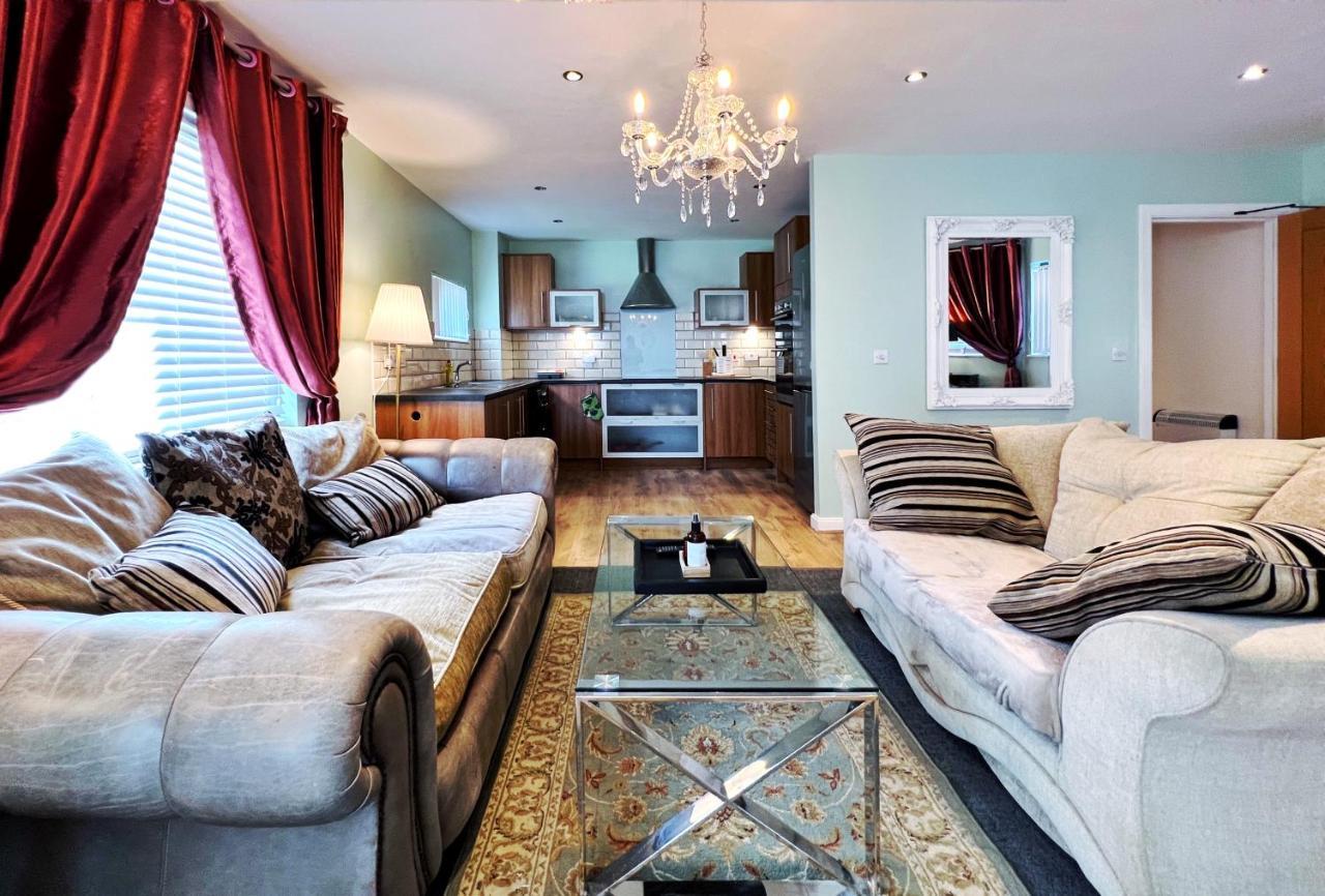 Retro Seaside Apt With Patio Daire Swansea Dış mekan fotoğraf