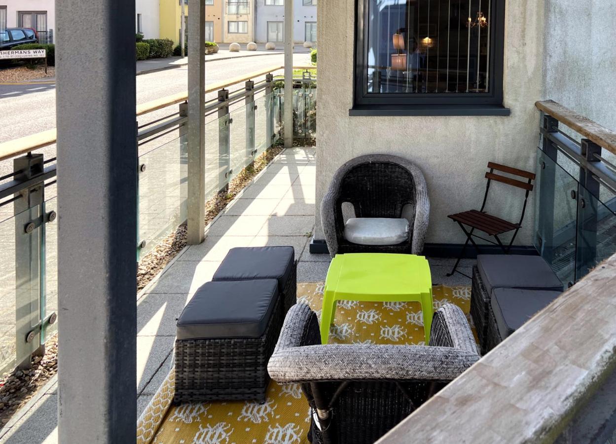 Retro Seaside Apt With Patio Daire Swansea Dış mekan fotoğraf