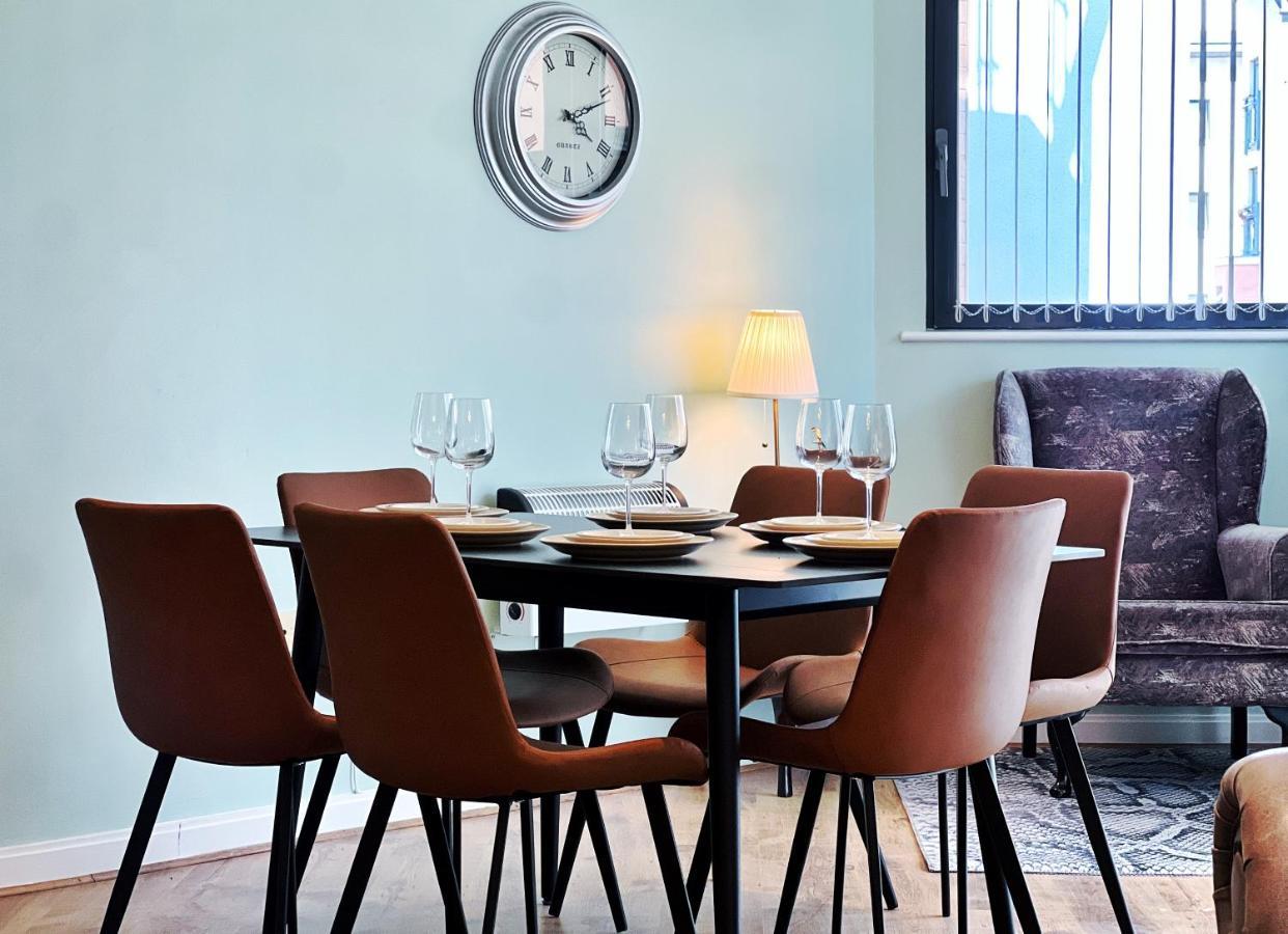 Retro Seaside Apt With Patio Daire Swansea Dış mekan fotoğraf